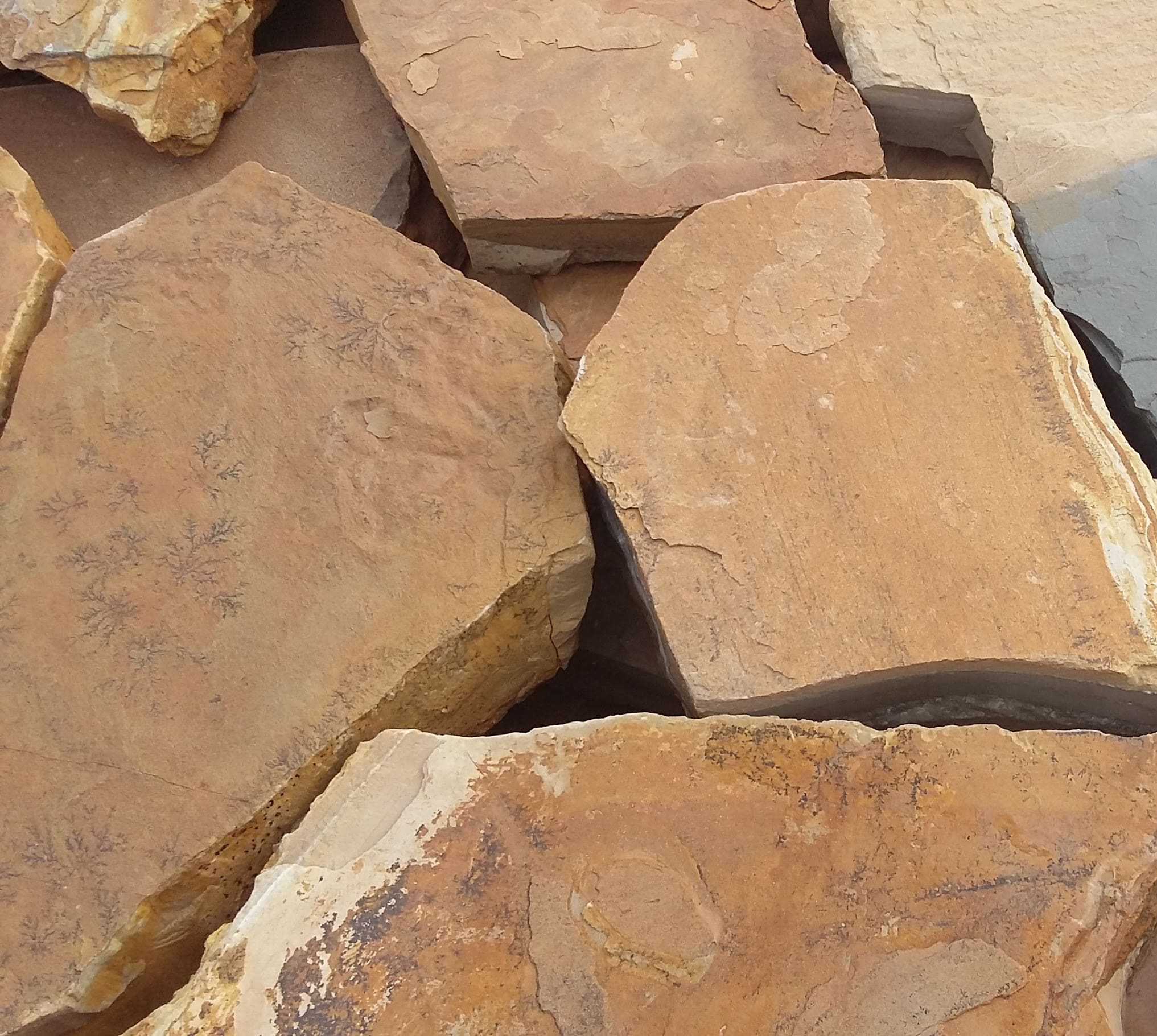 PIEDRA IRREGULAR AMARILLA COBALTO (4)-min